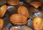 moule à pâtisserie en métal, conçu pour réaliser des gâteaux ou des desserts en forme de coquillage